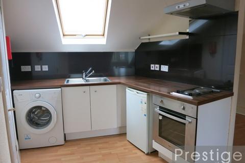 Studio to rent, West Green Road, London N15