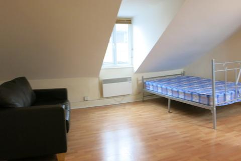 Studio to rent, West Green Road, London N15