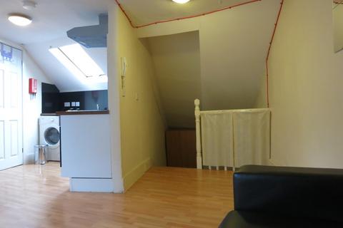 Studio to rent, West Green Road, London N15