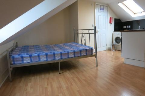 Studio to rent, West Green Road, London N15