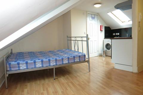 Studio to rent, West Green Road, London N15