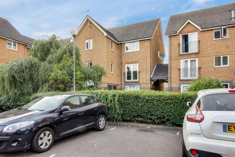 2 bedroom flat to rent, Farthingale Court, Waltham Abbey, EN9