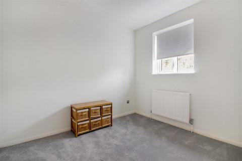2 bedroom flat to rent, Farthingale Court, Waltham Abbey, EN9