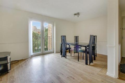 2 bedroom flat to rent, Farthingale Court, Waltham Abbey, EN9