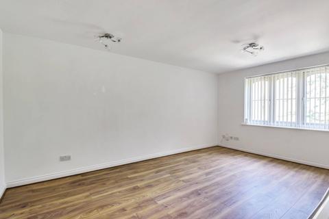 2 bedroom flat to rent, Hallam Close WD24, Watford, WD24