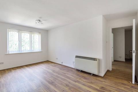 2 bedroom flat to rent, Hallam Close WD24, Watford, WD24