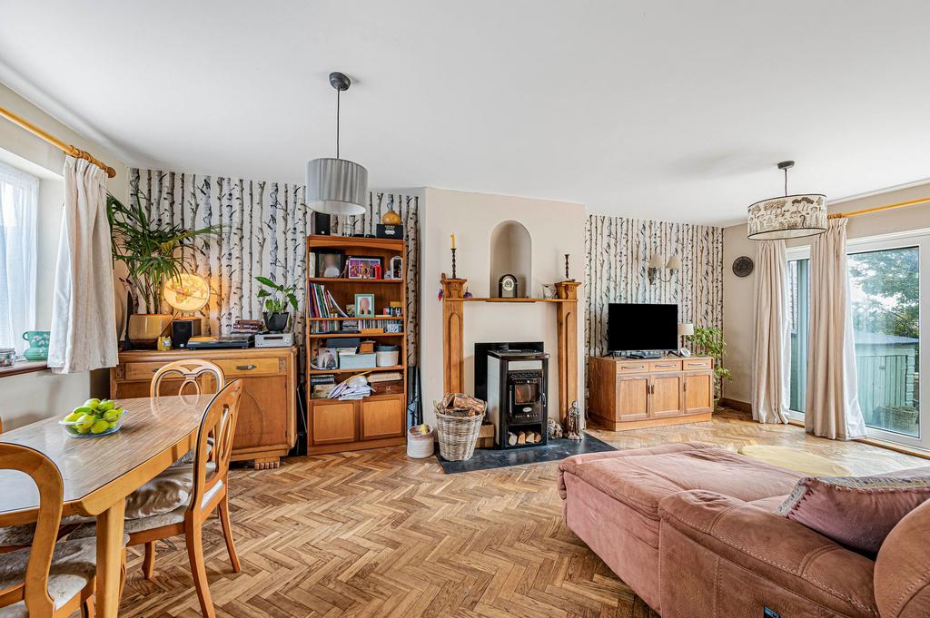 Lounge/Dining Room