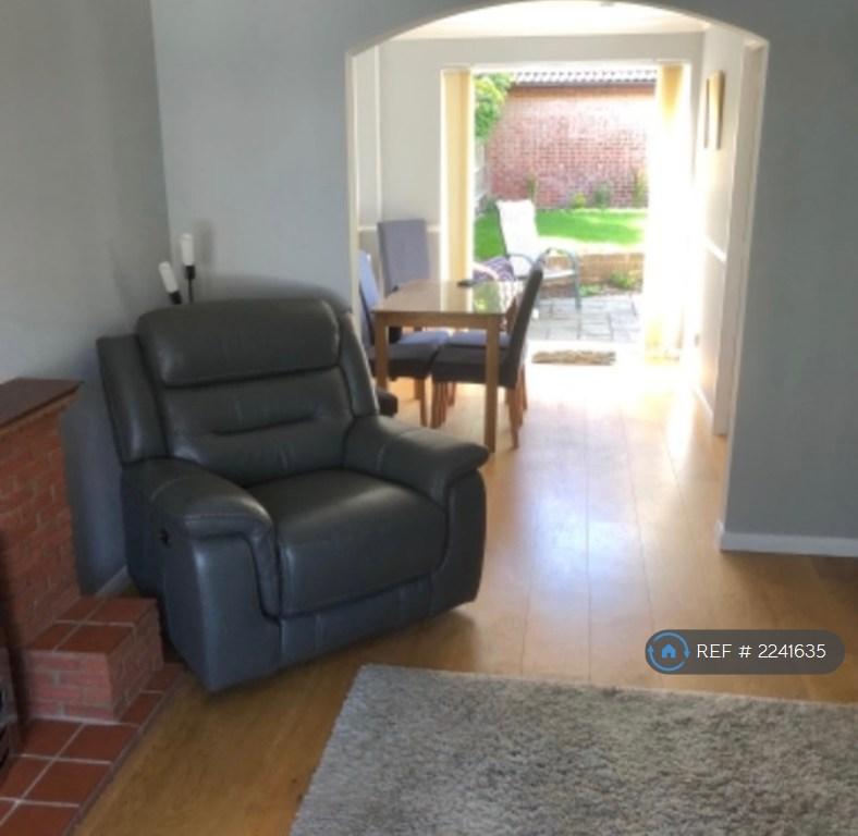 Lounge/Dining Area