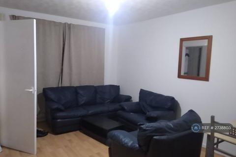 3 bedroom semi-detached house to rent, Eastpark Close, Manchester, M13