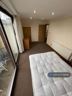 2 bedroom flat to rent, Basle House, Stratford, E15