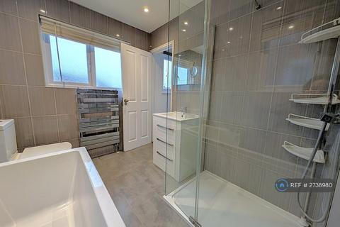 3 bedroom semi-detached house to rent, Middletune Avenue, Sittingbourne, ME10