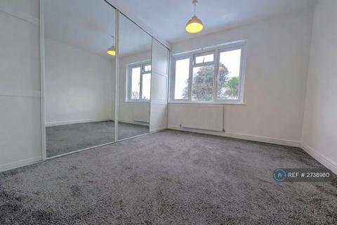 3 bedroom semi-detached house to rent, Middletune Avenue, Sittingbourne, ME10