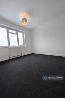 3 bedroom semi-detached house to rent, Middletune Avenue, Sittingbourne, ME10