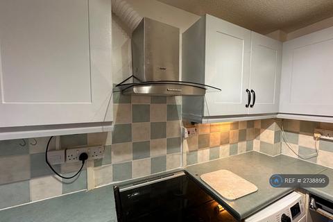 3 bedroom terraced house to rent, Hoskins Close, Manchester, M12