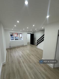 3 bedroom semi-detached house to rent, Wham Bar Drive, Heywood, OL10