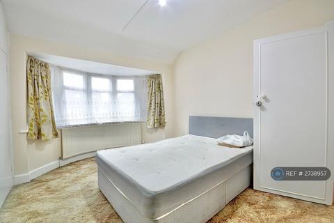 3 bedroom semi-detached house to rent, Cranford Lane, Hounslow, TW5
