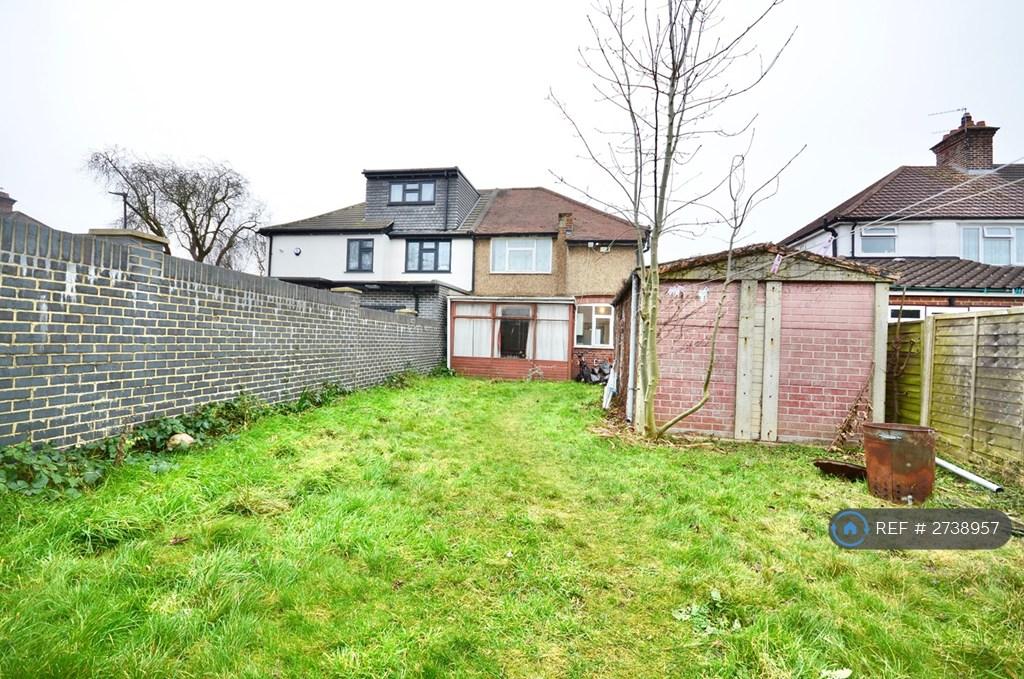 Large Rear Garden, Ideal For Outdoor Activities