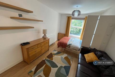 undefined, Basingstoke Road, Reading, RG2