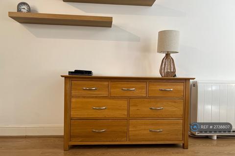 undefined, Basingstoke Road, Reading, RG2