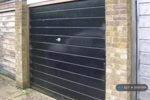 3 bedroom terraced house to rent, Ashbourne Close, Letchworth Garden City, SG6
