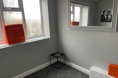 2 bedroom flat to rent, Halton, Leeds LS15