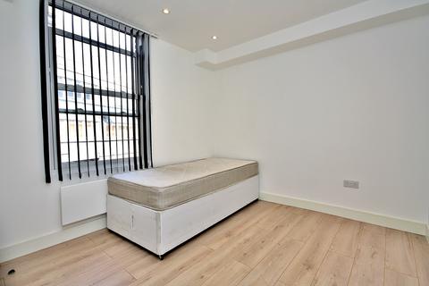 1 bedroom apartment to rent, High Street, Woking, Surrey, GU21