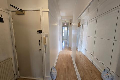 2 bedroom flat for sale, Faircross House, The Parade, High Street, Watford, Hertfordshire, WD17