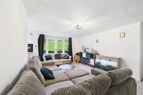 2 bedroom apartment for sale, Heywood Court, Middleton, Manchester, M24