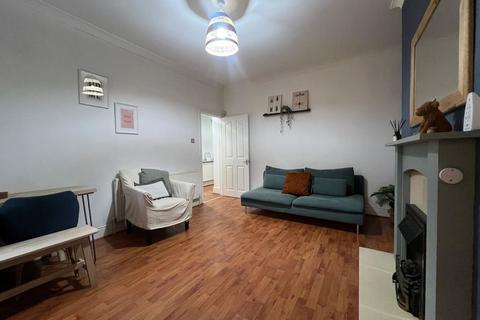 2 bedroom flat to rent, Portland Street, Gateshead NE10