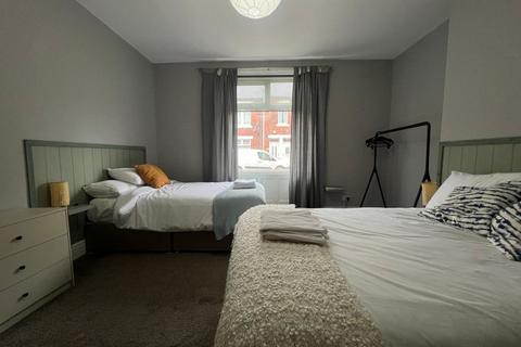 2 bedroom flat to rent, Portland Street, Gateshead NE10