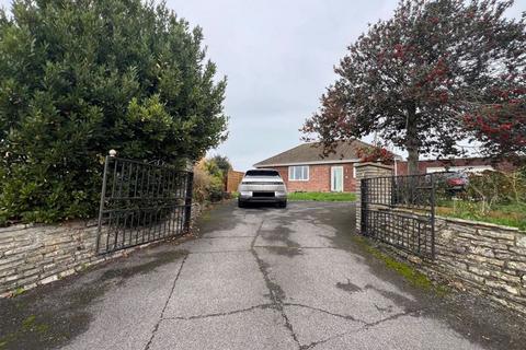 3 bedroom bungalow to rent, Rock Lane, Bristol