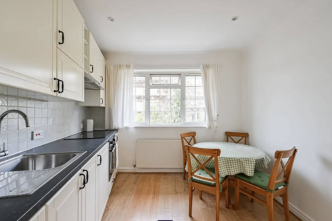 Studio to rent, Clifton Gardens, London NW11