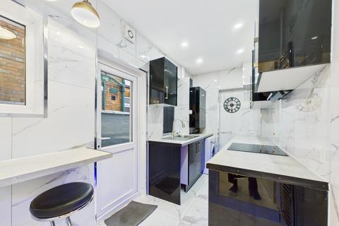 3 bedroom terraced house for sale, Fosse Road South, Leicester LE3