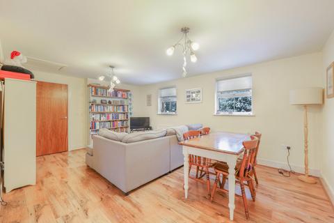 2 bedroom flat for sale, Berwick Lodge, Reigate, RH2