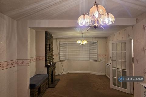 3 bedroom semi-detached house to rent, Connaught Road, Sutton, SM1