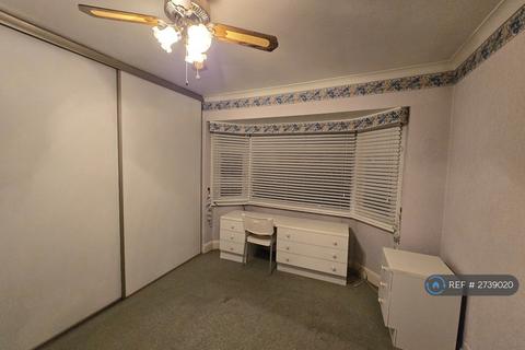 3 bedroom semi-detached house to rent, Connaught Road, Sutton, SM1