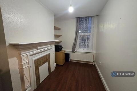 2 bedroom flat to rent, London Road, Thornton Heath, CR7