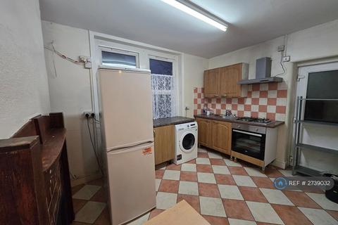 2 bedroom flat to rent, London Road, Thornton Heath, CR7