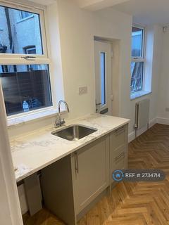 2 bedroom maisonette to rent, Montem Lane, Slough, SL1