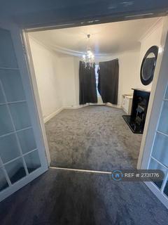 4 bedroom detached house to rent, Bournemouth Park Road, Southend-On-Sea, SS2