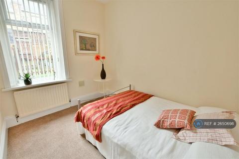 2 bedroom flat to rent, Hewitson Terrace, Gateshead, NE10