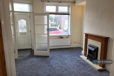 3 bedroom terraced house to rent, Sandygate Terrace, Bradford, BD4