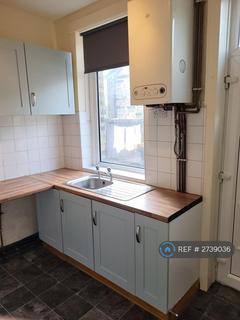 3 bedroom terraced house to rent, Sandygate Terrace, Bradford, BD4