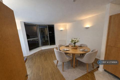 2 bedroom flat to rent, Mercury Gardens, Romford, RM1
