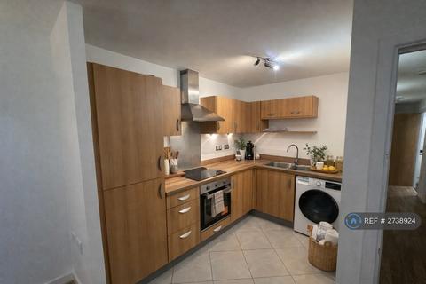 2 bedroom flat to rent, Mercury Gardens, Romford, RM1
