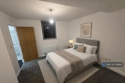 2 bedroom flat to rent, Mercury Gardens, Romford, RM1
