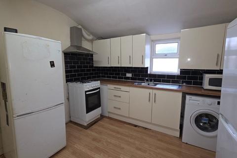 3 bedroom flat to rent, Wanstead Park Road, Ilford