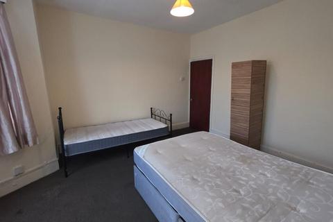 3 bedroom flat to rent, Wanstead Park Road, Ilford