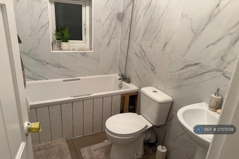 3 bedroom terraced house to rent, Turnbull Road, Longsight, Manchester, M13