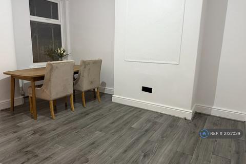 3 bedroom terraced house to rent, Turnbull Road, Longsight, Manchester, M13